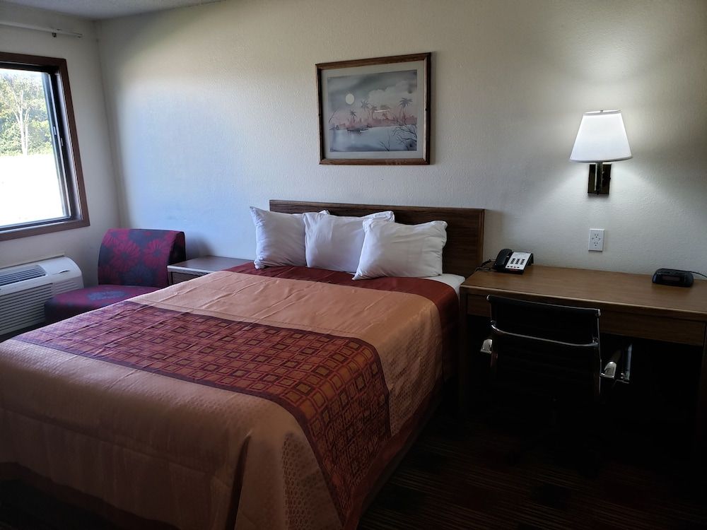 Americas Best Value Inn & Suites Harrisonville Room, 1 Queen Bed, Non Smoking 2