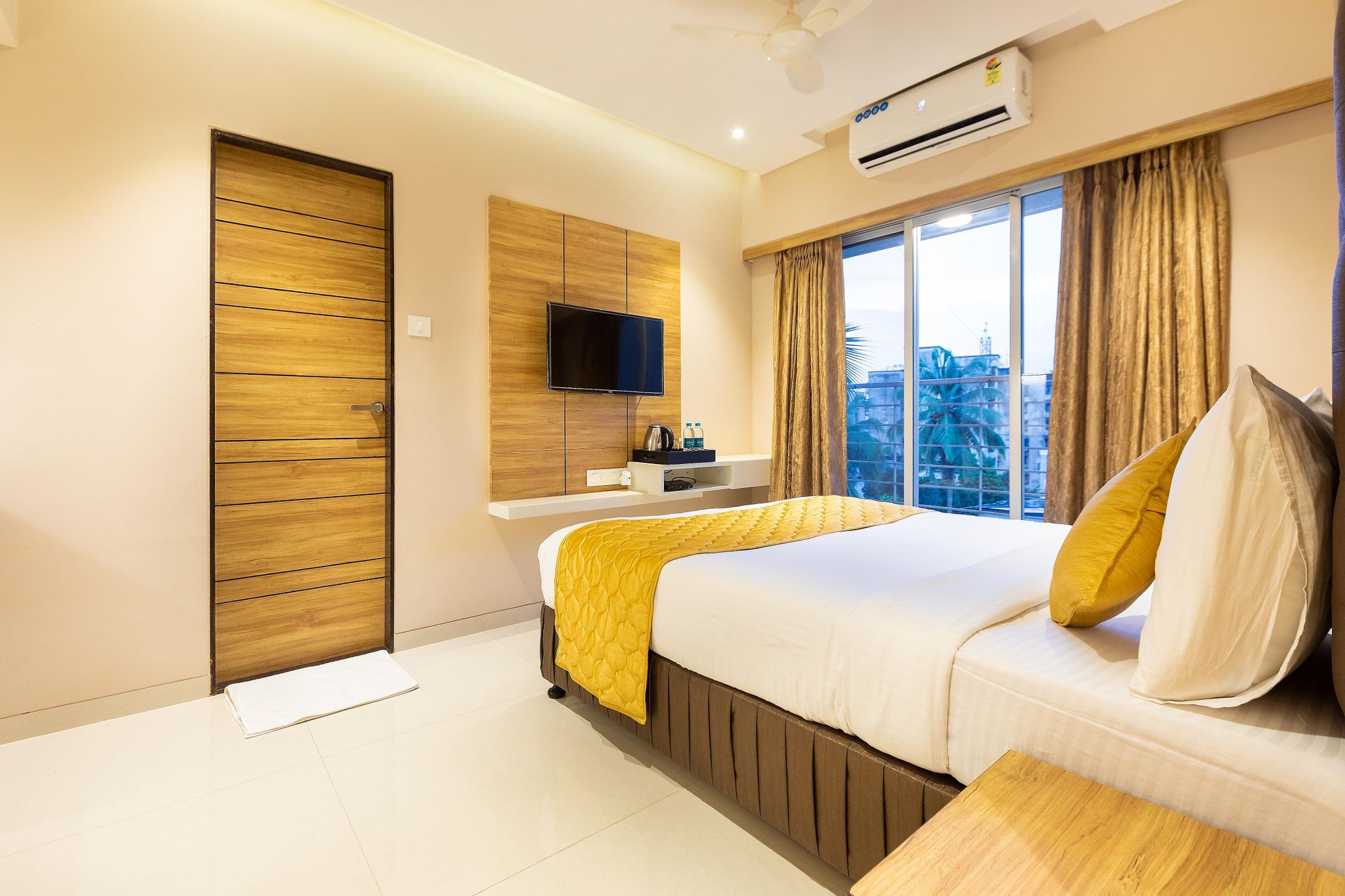 Hotel Pacific Residency Deluxe Room- King Bed 3