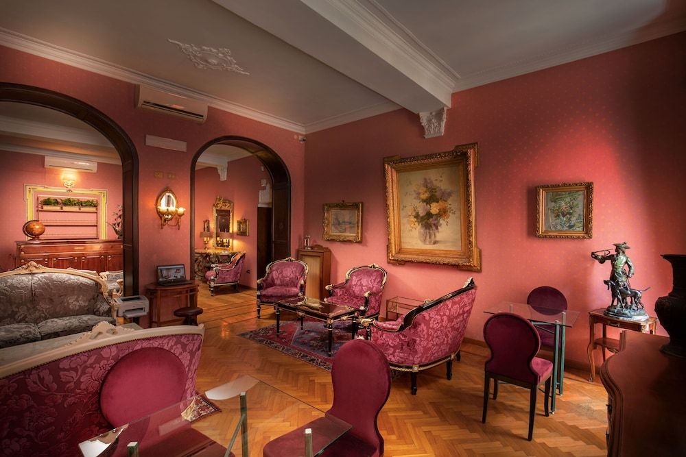 undefined Residenza Frattina 5