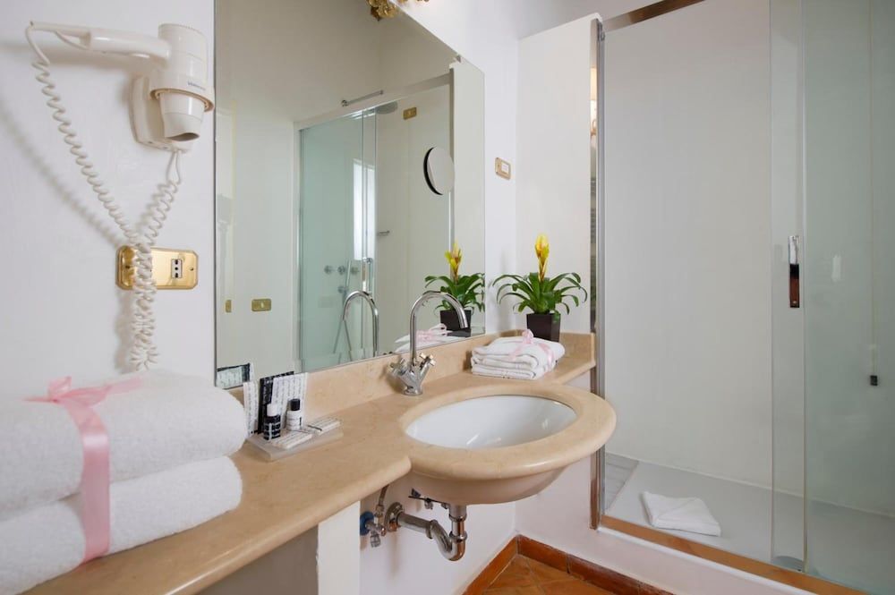 undefined Residenza Frattina 9