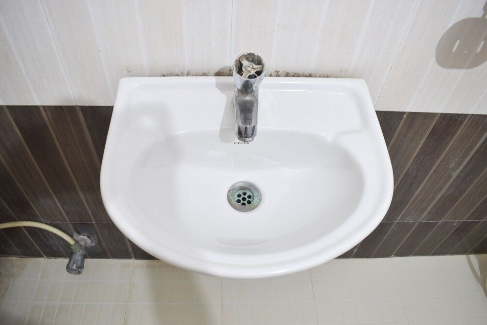 ULO Peach Tree ECR Deluxe Double Room 16