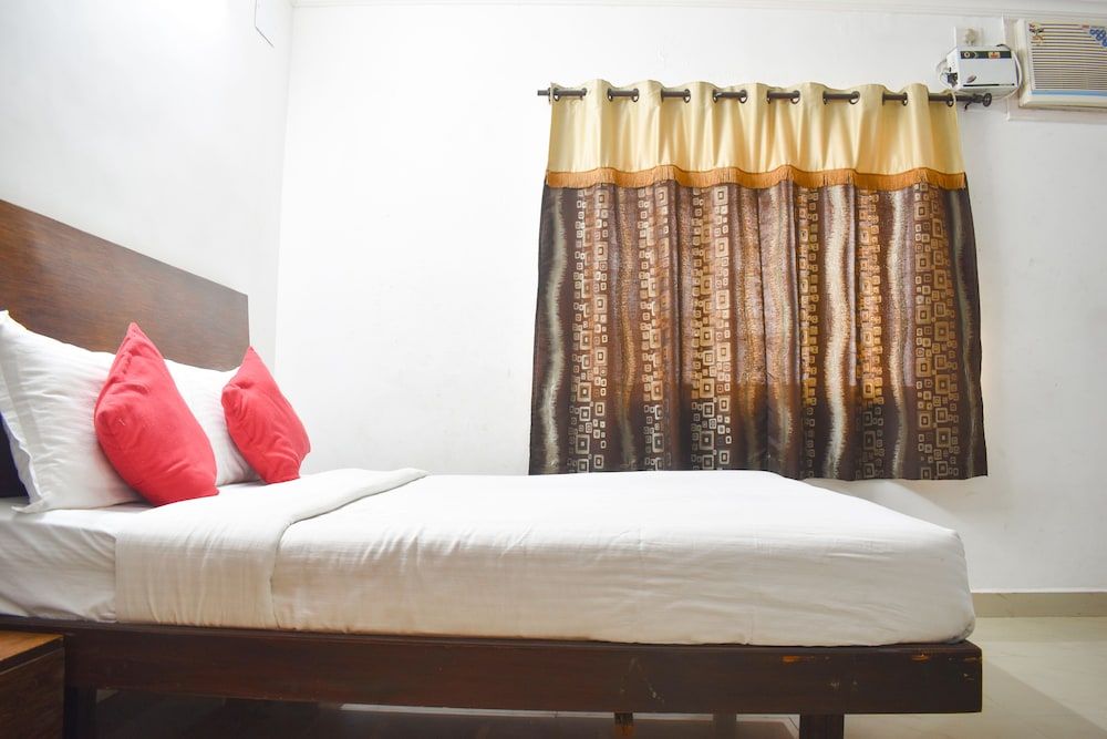 ULO Peach Tree ECR Deluxe Double Room 18