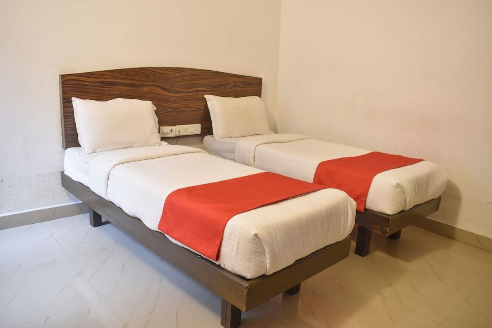 ULO Peach Tree ECR Deluxe Double Room 8