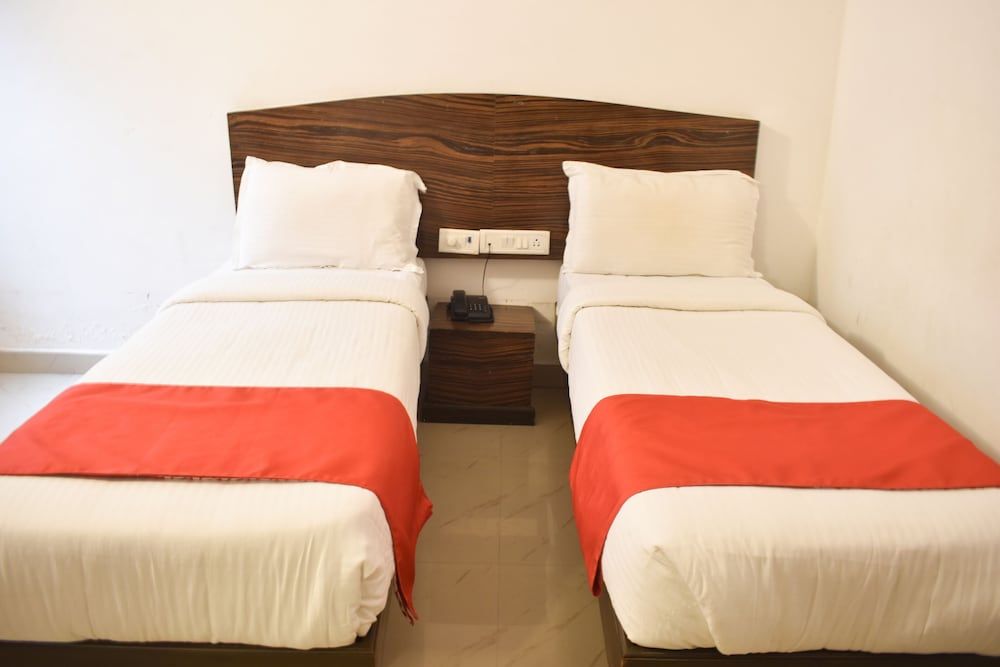 ULO Peach Tree ECR Deluxe Double Room 7