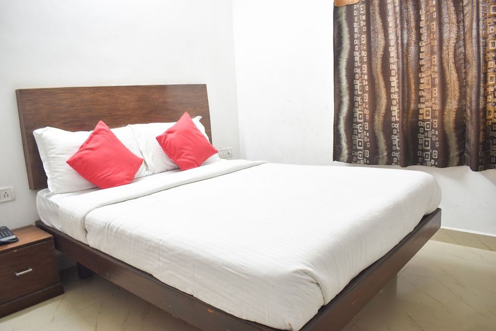 ULO Peach Tree ECR Deluxe Double Room 12