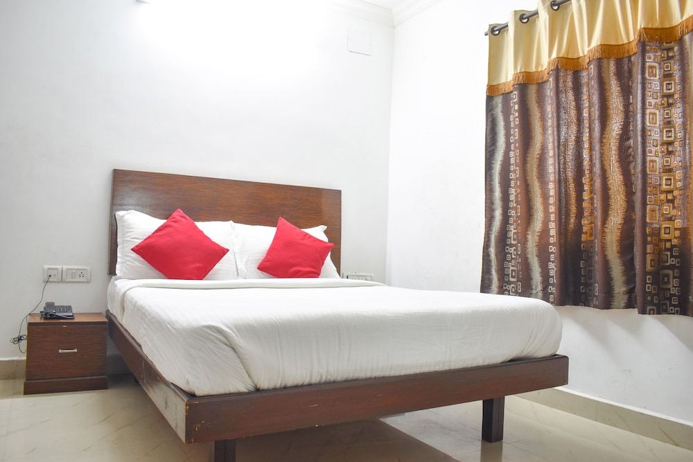 ULO Peach Tree ECR Deluxe Double Room 11