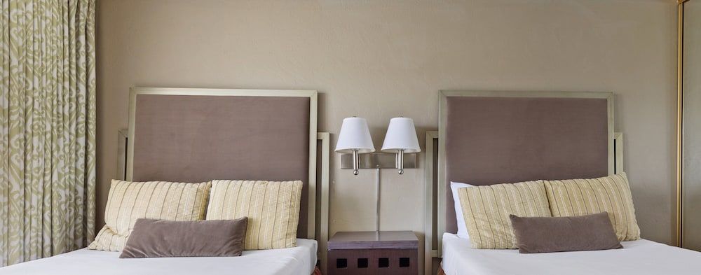 Suite, 1 Bedroom, Pool View (2 Double Bed with Sofa Bed)