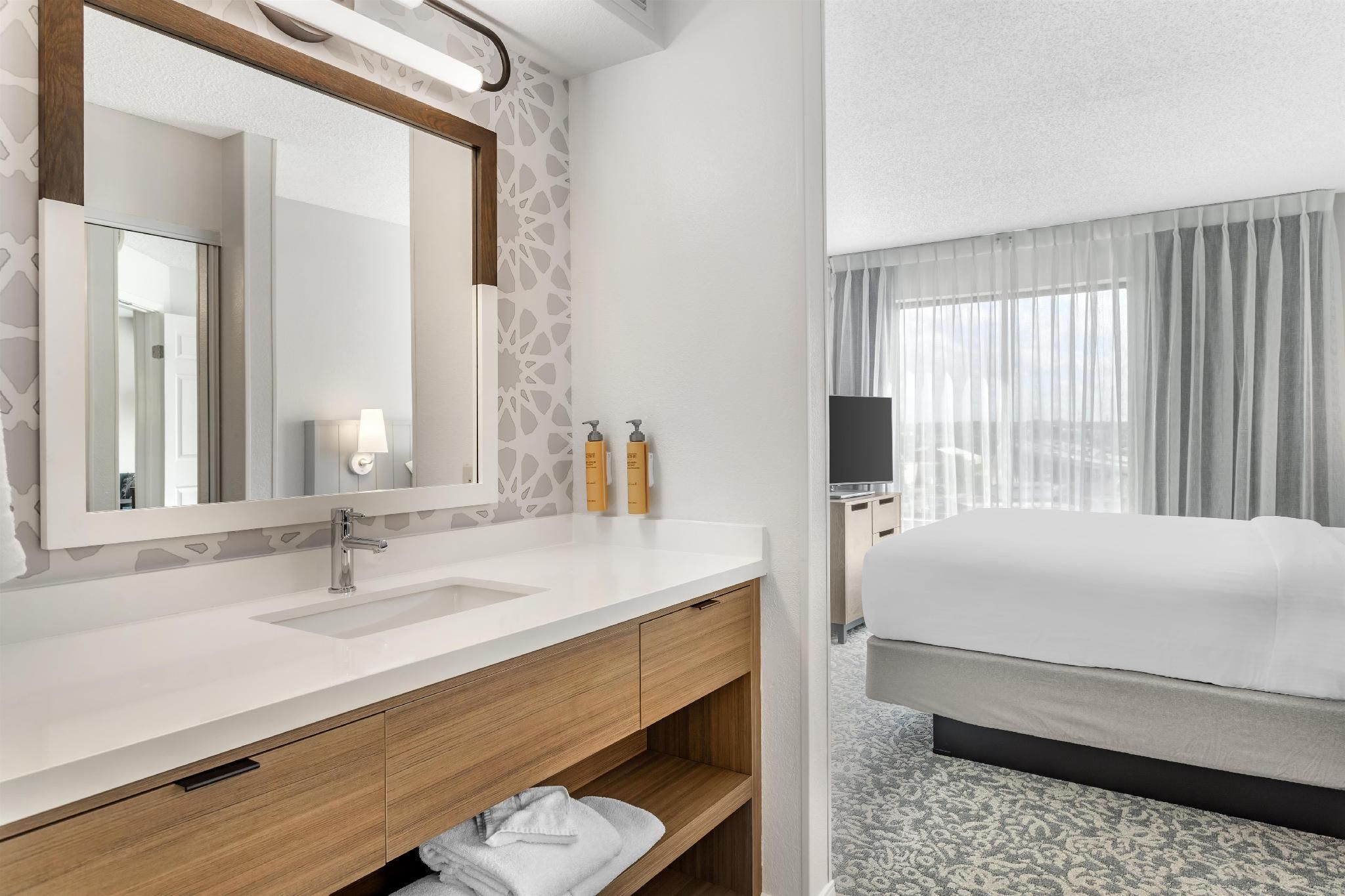 Mobility Accessible One Bedroom Suite Queen Bathtub