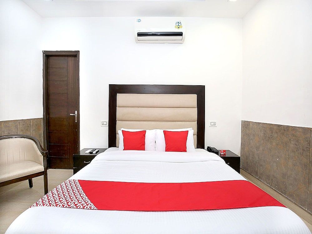 OYO 1355 Hotel Dream Double or Twin Room 13