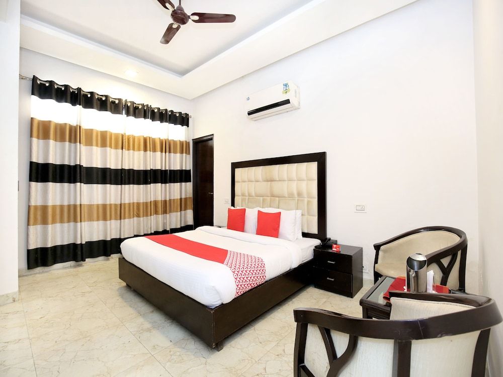 OYO 1355 Hotel Dream Double or Twin Room 5