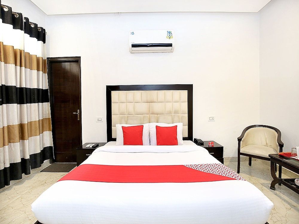OYO 1355 Hotel Dream Double or Twin Room 10
