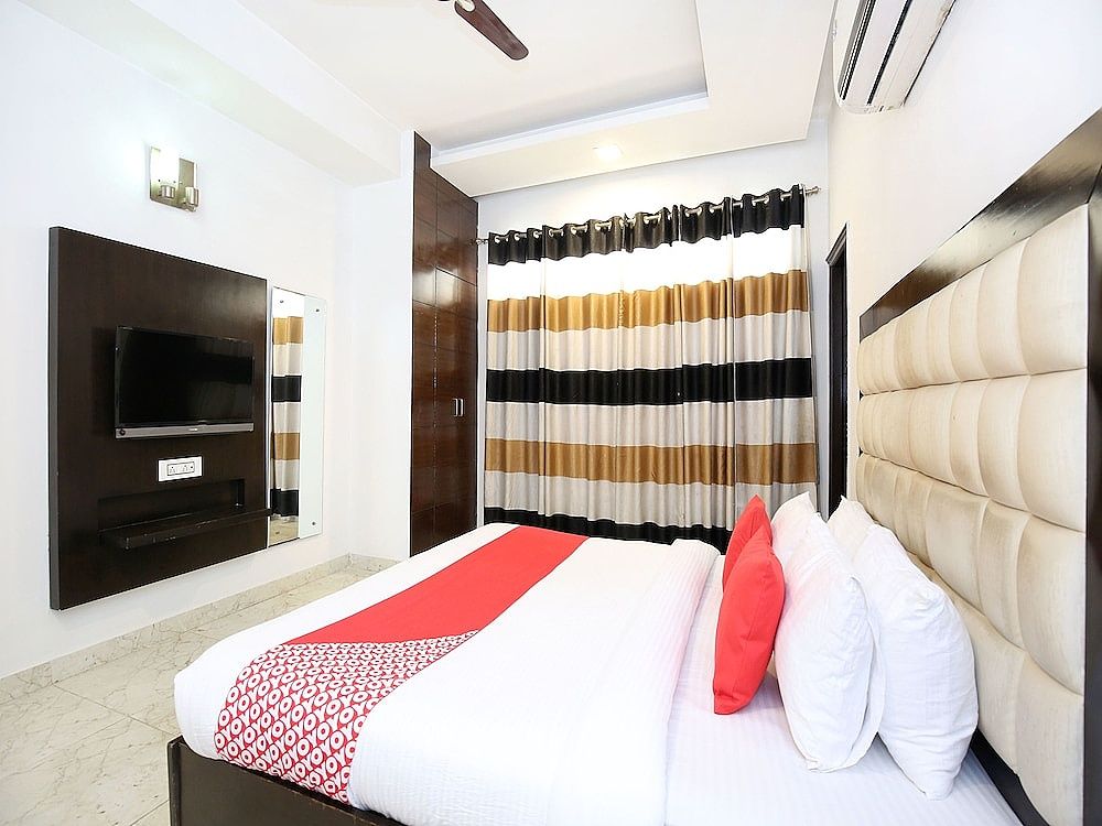 OYO 1355 Hotel Dream Double or Twin Room 12