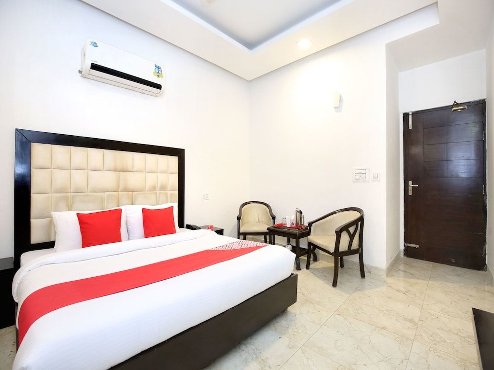 OYO 1355 Hotel Dream Double or Twin Room