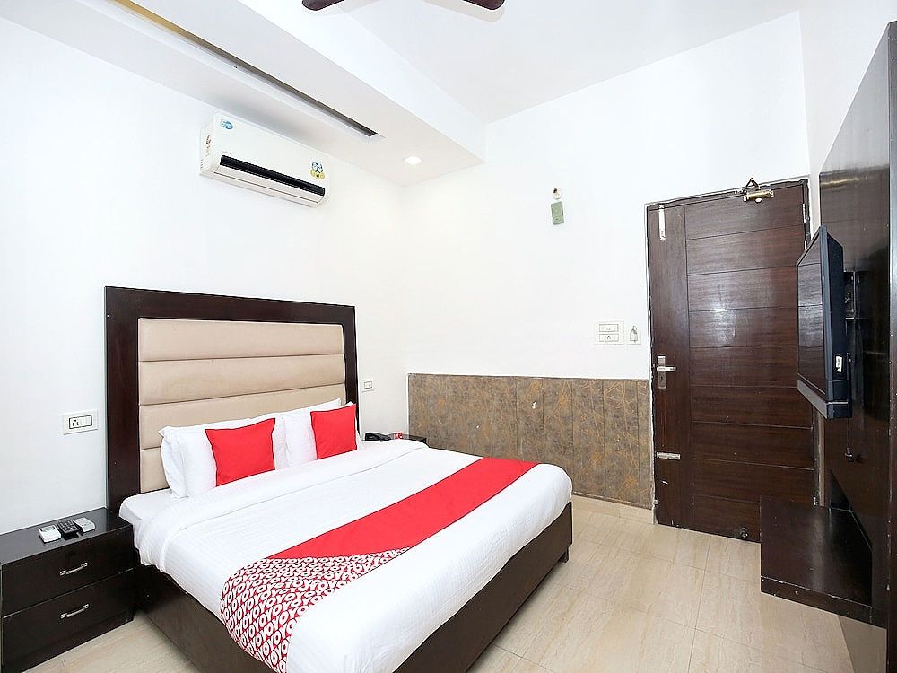 OYO 1355 Hotel Dream Double or Twin Room 3