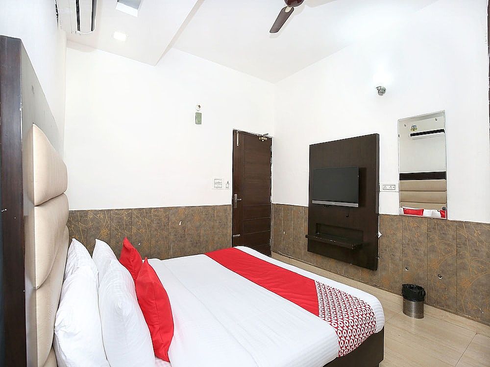 OYO 1355 Hotel Dream Double or Twin Room 4