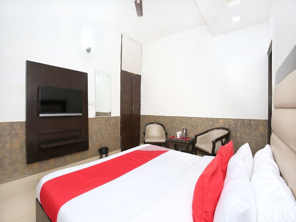 OYO 1355 Hotel Dream Double or Twin Room 2