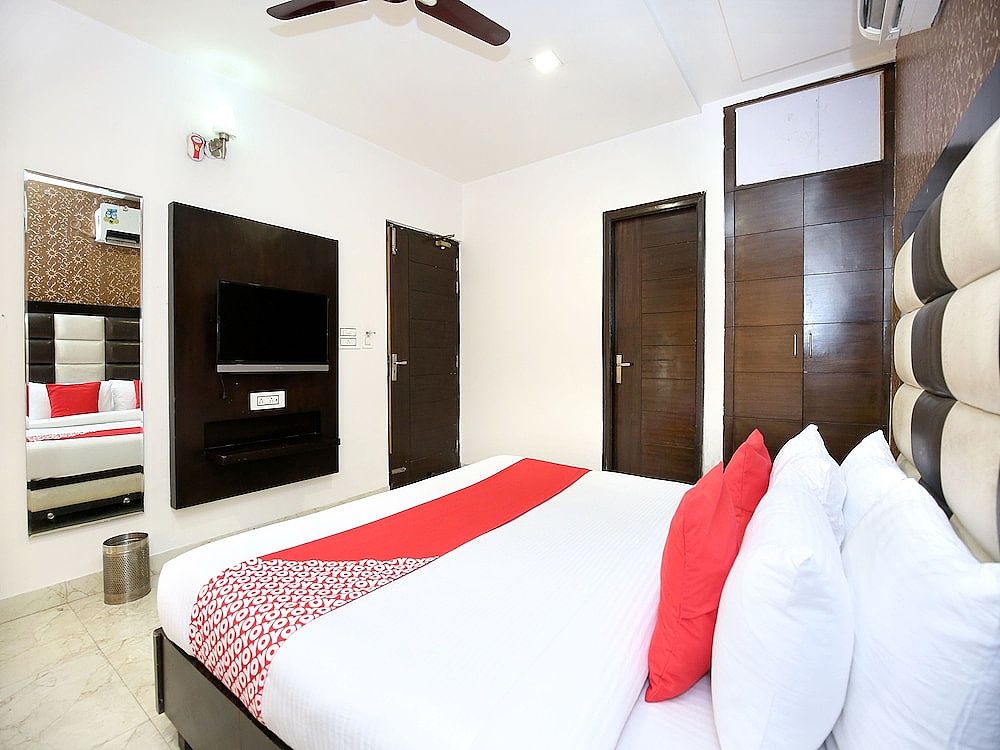 OYO 1355 Hotel Dream Double or Twin Room 6
