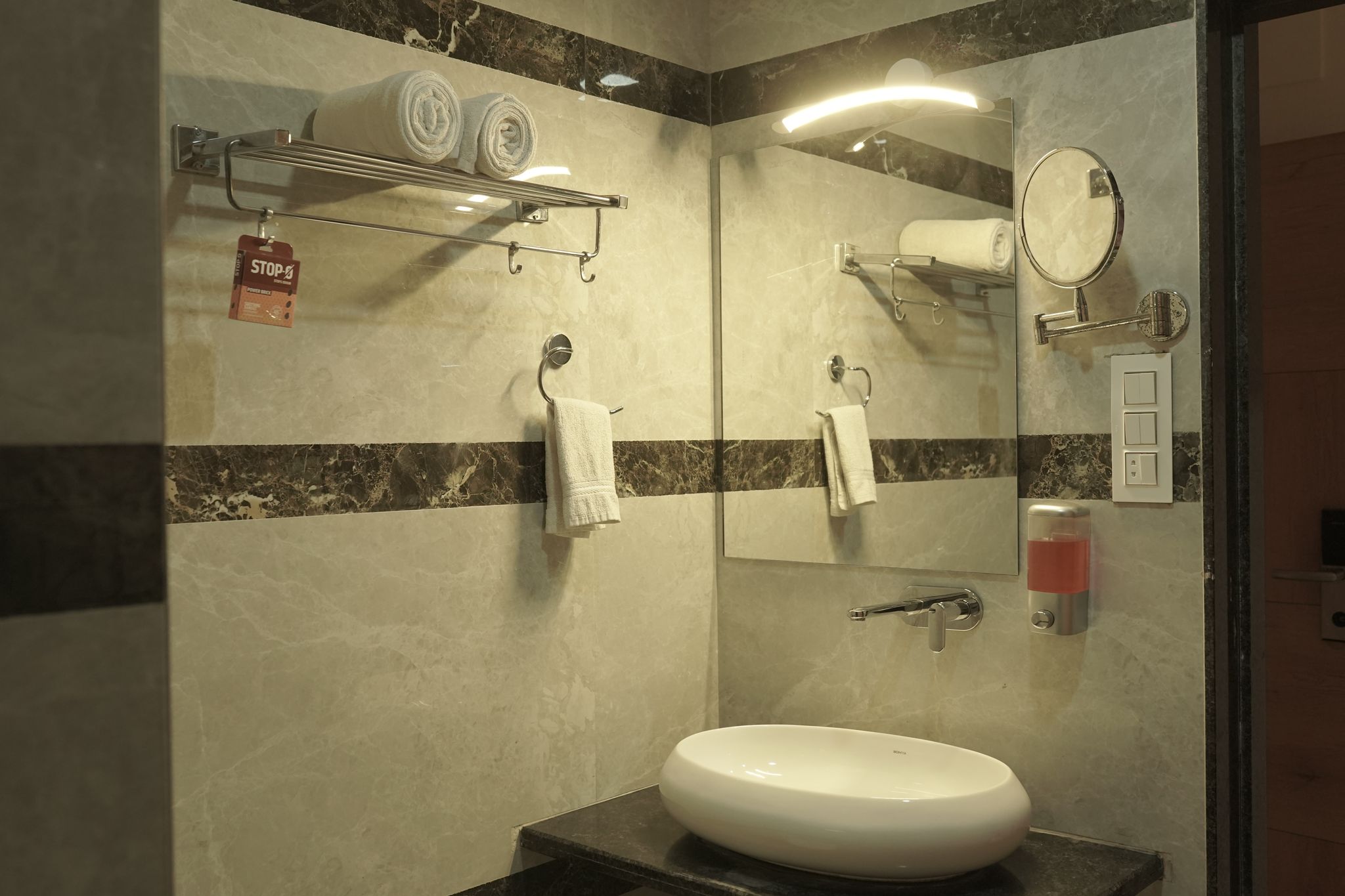 Hotel Badri Palace Deluxe Room 5