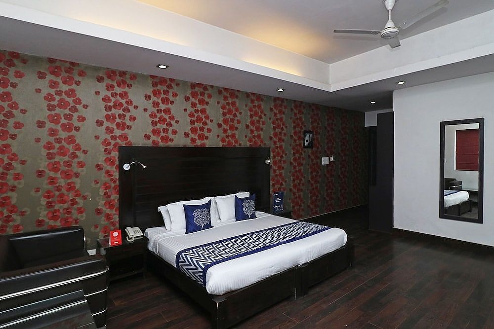 OYO 2227 Hotel Chalet Deluxe Double or Twin Room, 1 King Bed, Private Bathroom 5