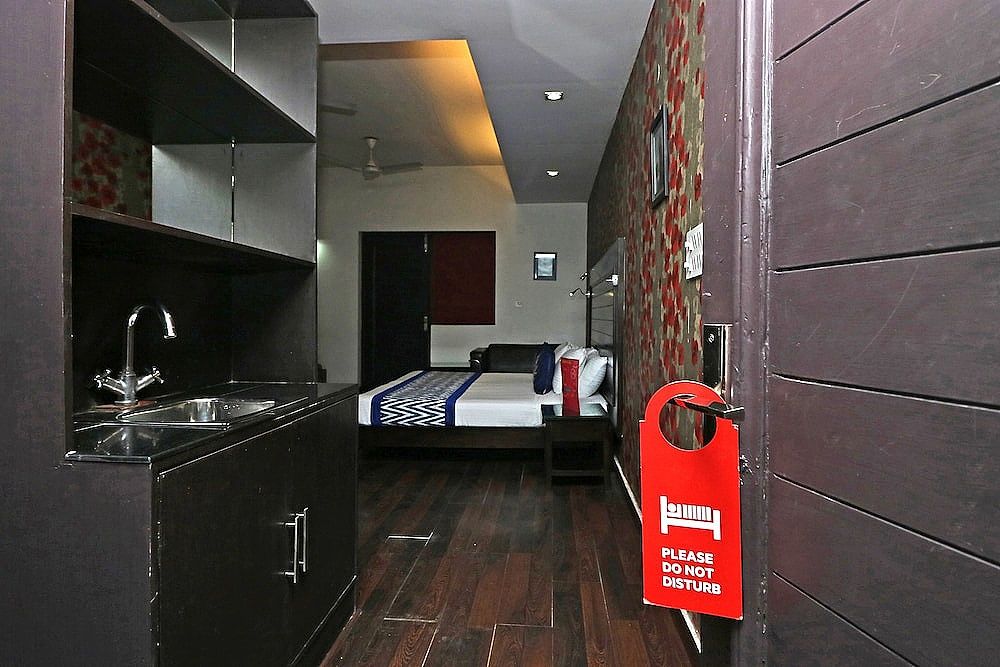 OYO 2227 Hotel Chalet Deluxe Double or Twin Room, 1 King Bed, Private Bathroom 8