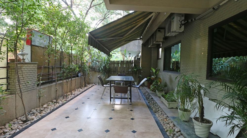 undefined OYO 2227 Hotel Chalet 9