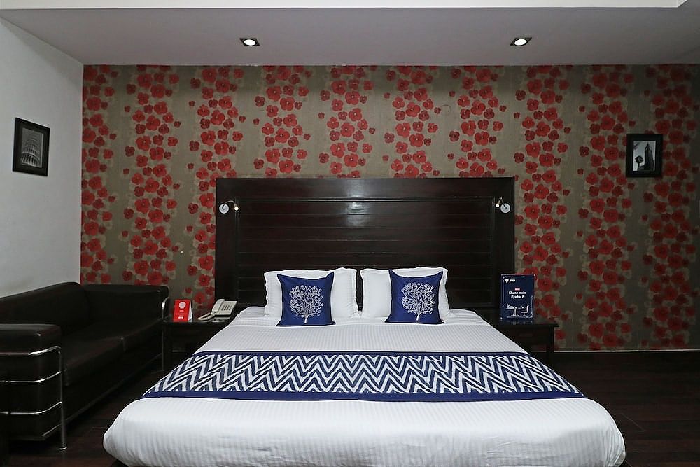 OYO 2227 Hotel Chalet Deluxe Double or Twin Room, 1 King Bed, Private Bathroom 6