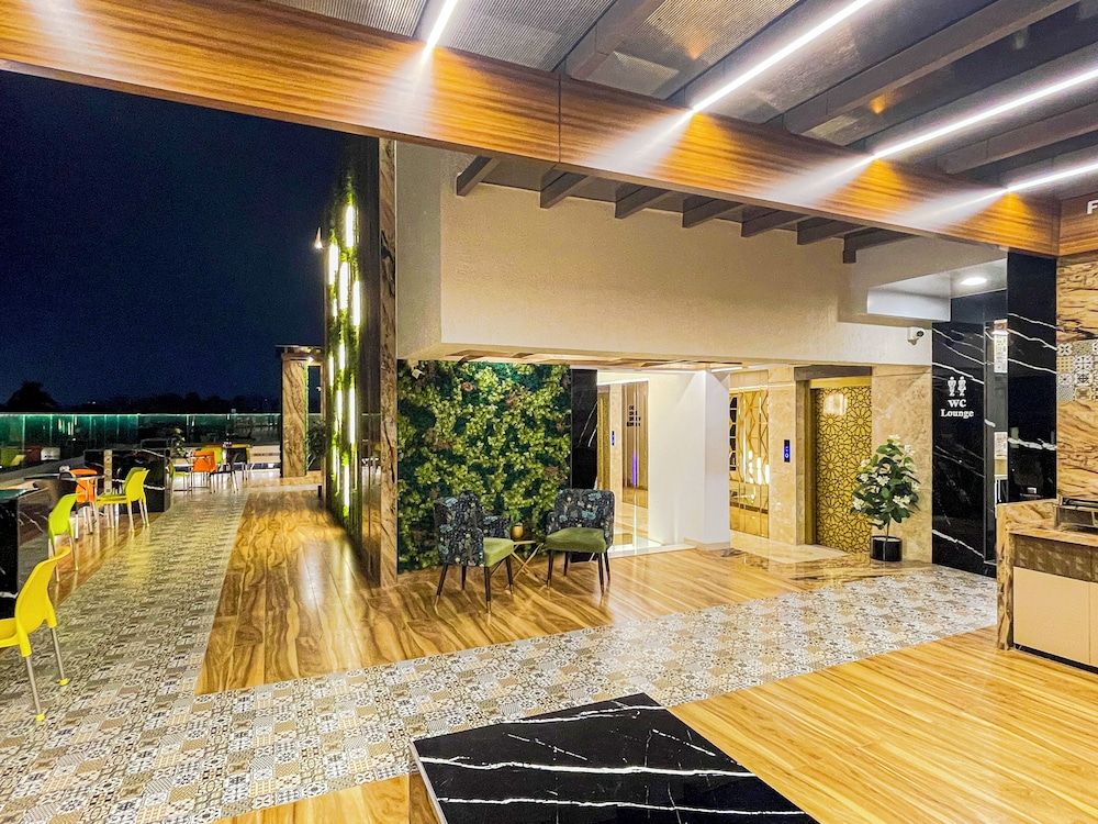 FabHotel Prime Auris