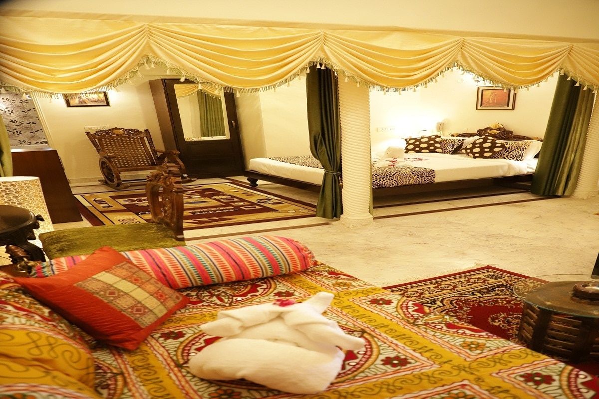 Queen Suite with SPA Bath ( Garden View )