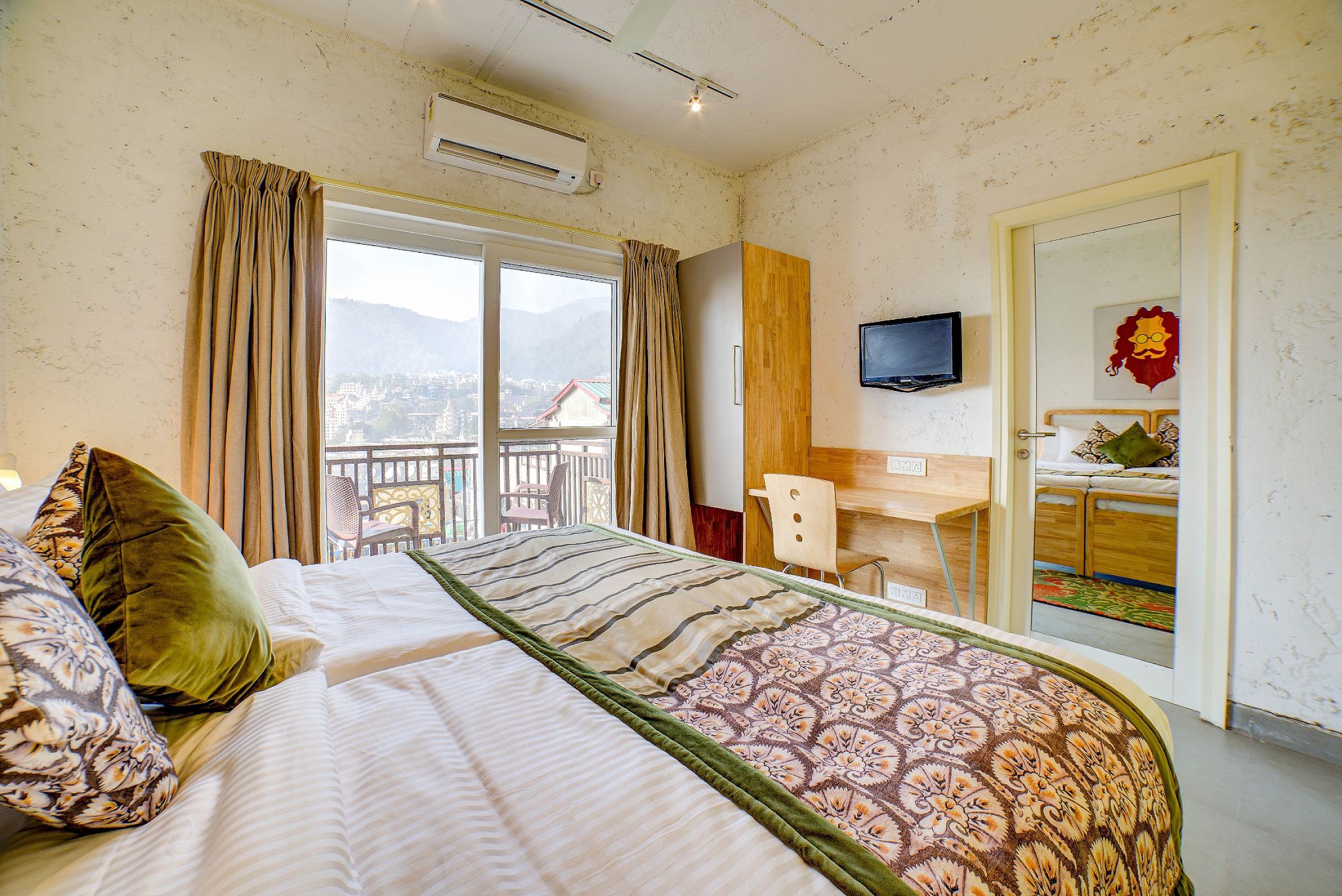 Deluxe Room Ganges Facing