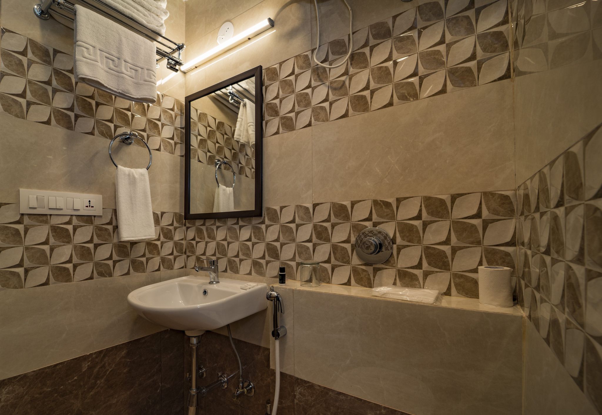 Crimson Park residency Executive Queen Room 8