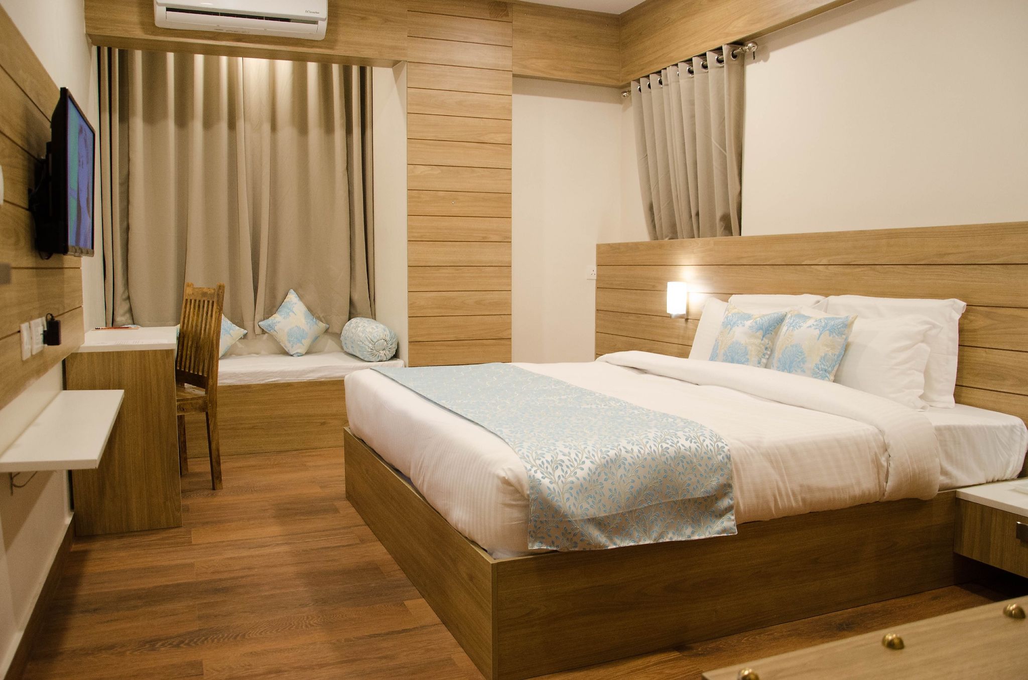 Crimson Park residency Executive Queen Room 5