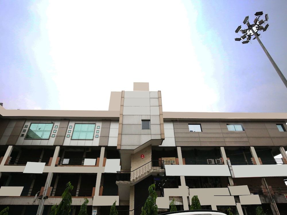 undefined OYO 1732 Hotel The days Inn