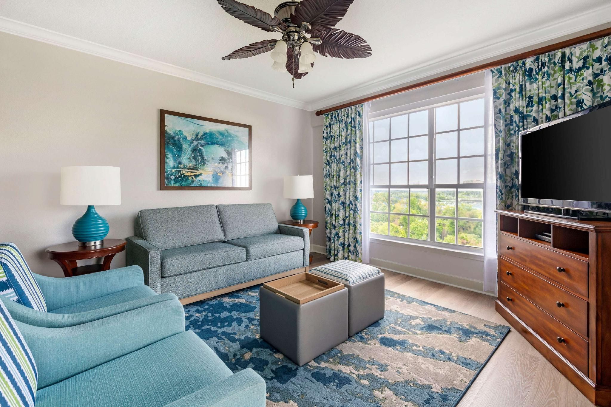 2 Bedroom 1 King 2 Twins Suite Roll-in Shower