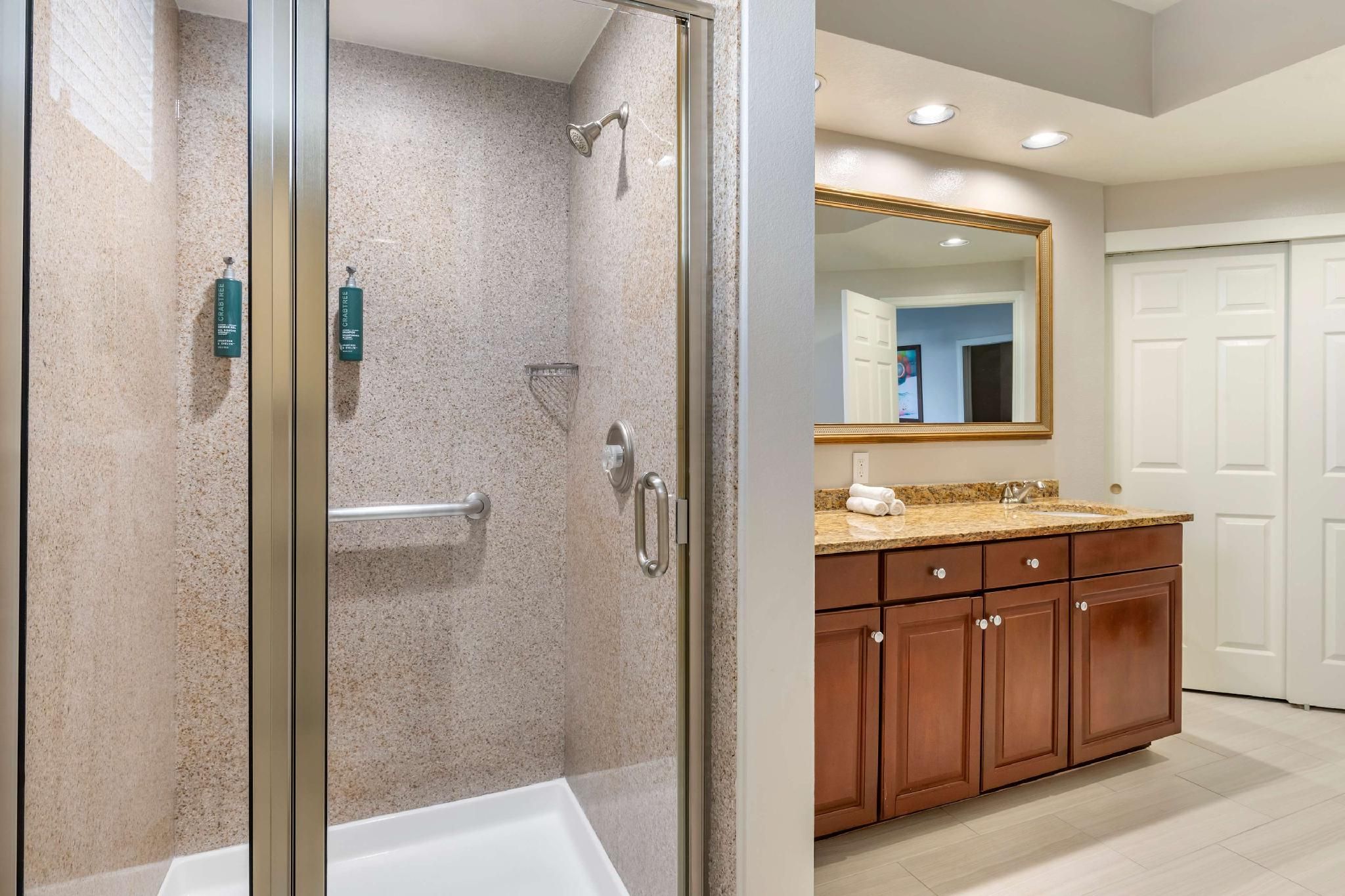 1 Bedroom 1 King Suite