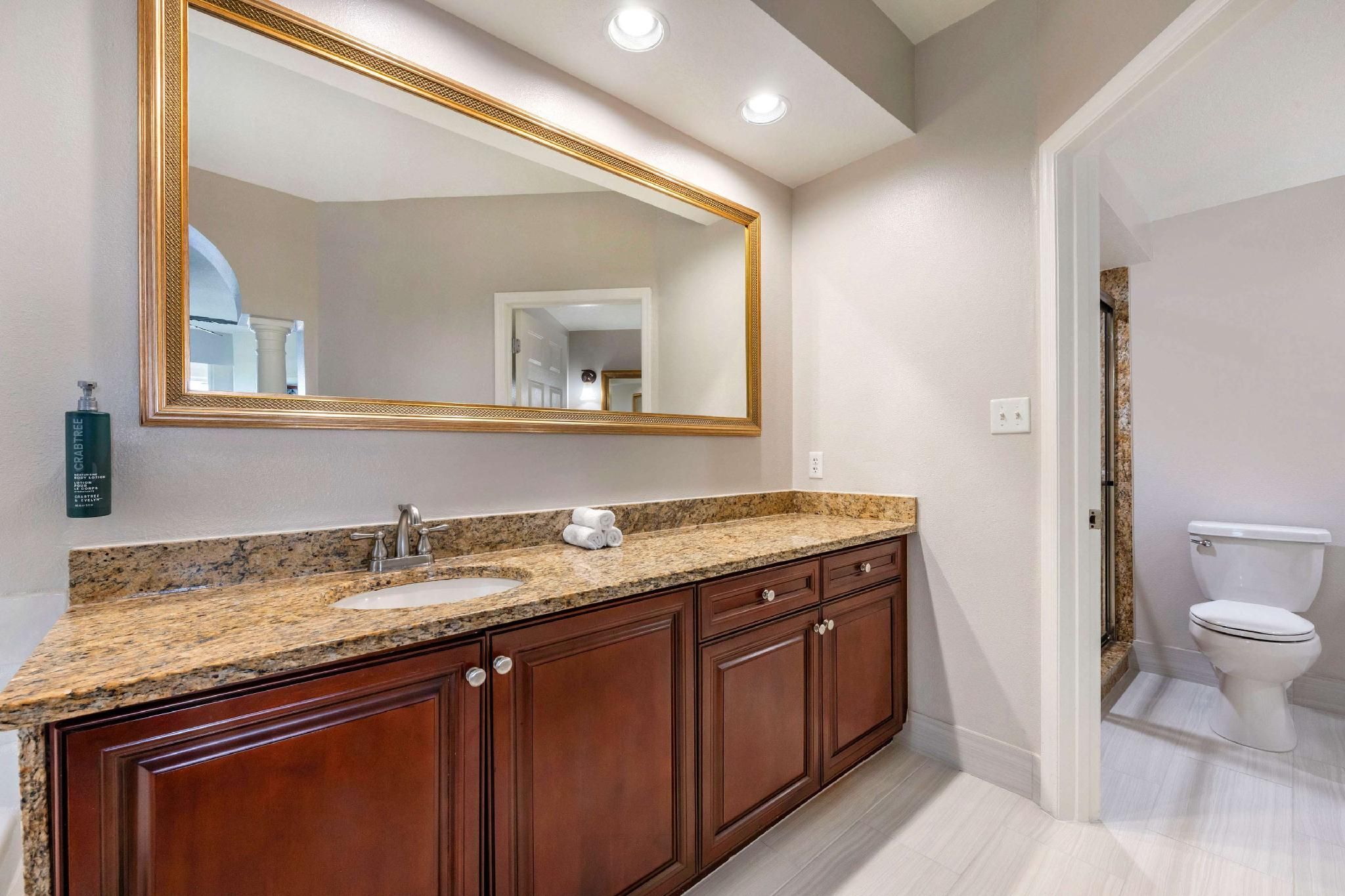 2 Bedroom 1 King 2 Twins Suite Sofabed