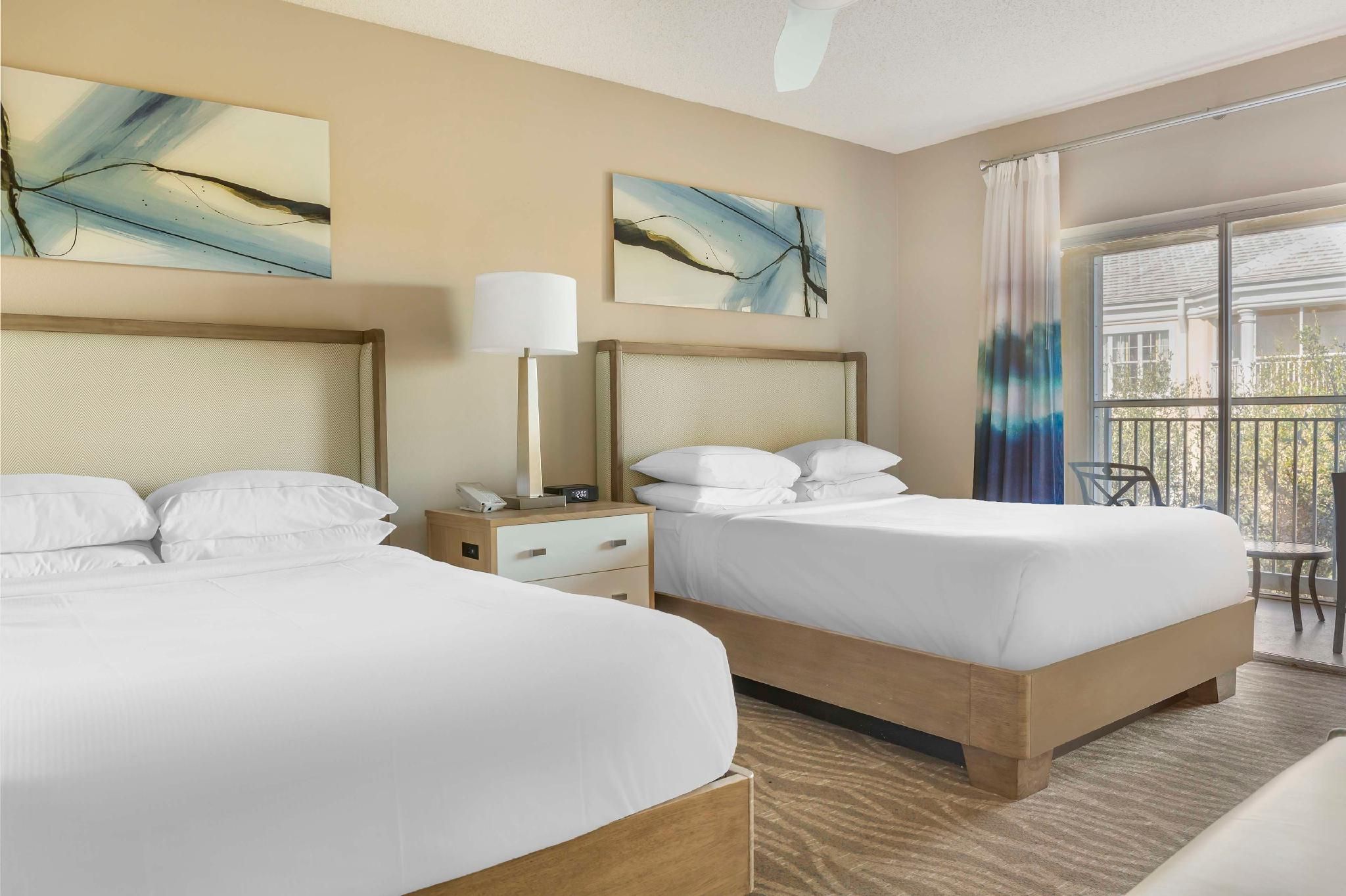 3 BDRM 1 KING 4 QUEENS SUITE AND SOFABED
