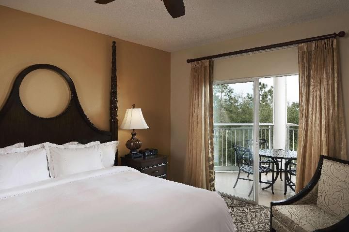 1 Bed King Suite with Sofa Bed