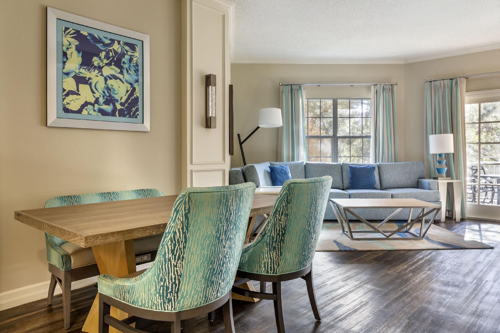 1 Bdrm King Suite Hearing Access W/ 3 X3 Shwr