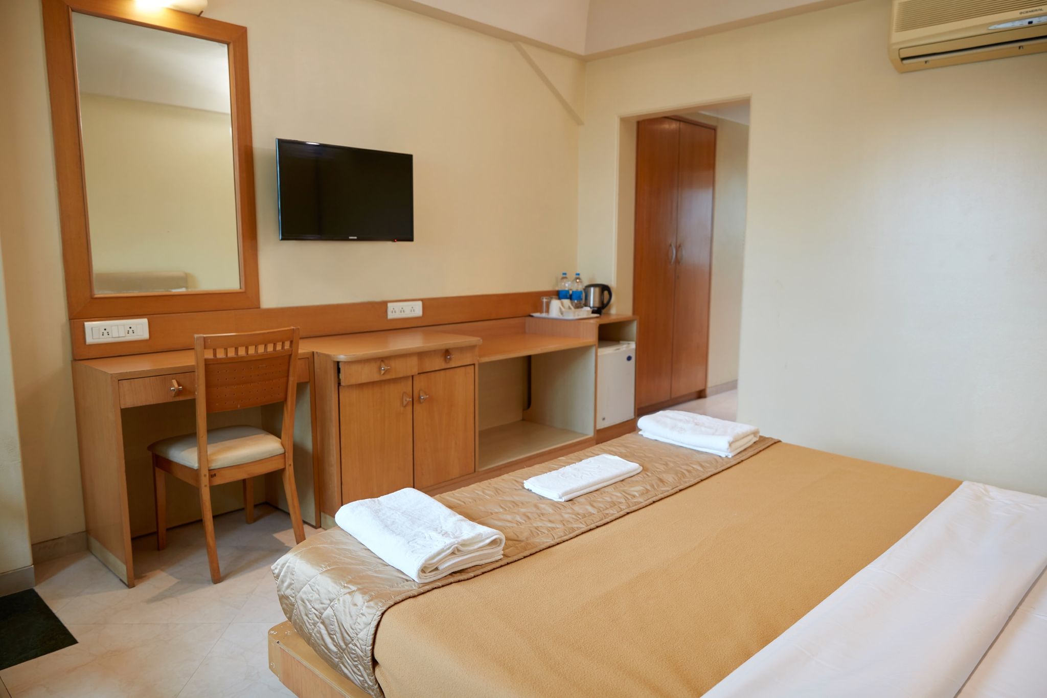 Summer Plaza Resort Executive Room 5