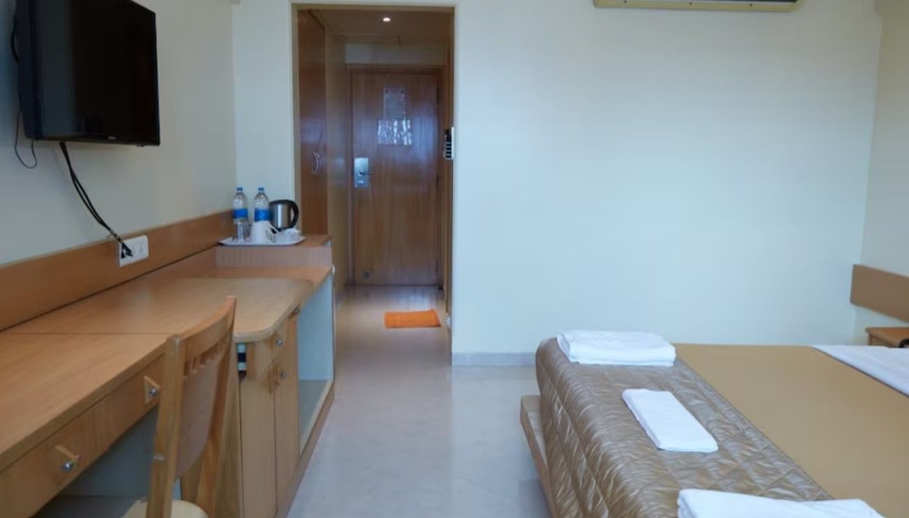 Summer Plaza Resort Executive Room 18