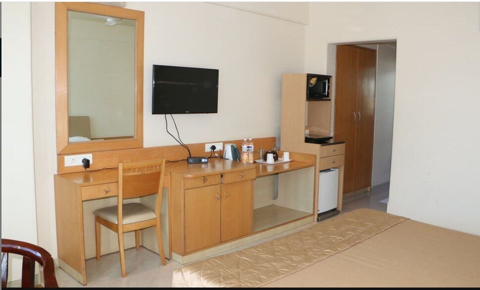 Summer Plaza Resort Executive Room 9