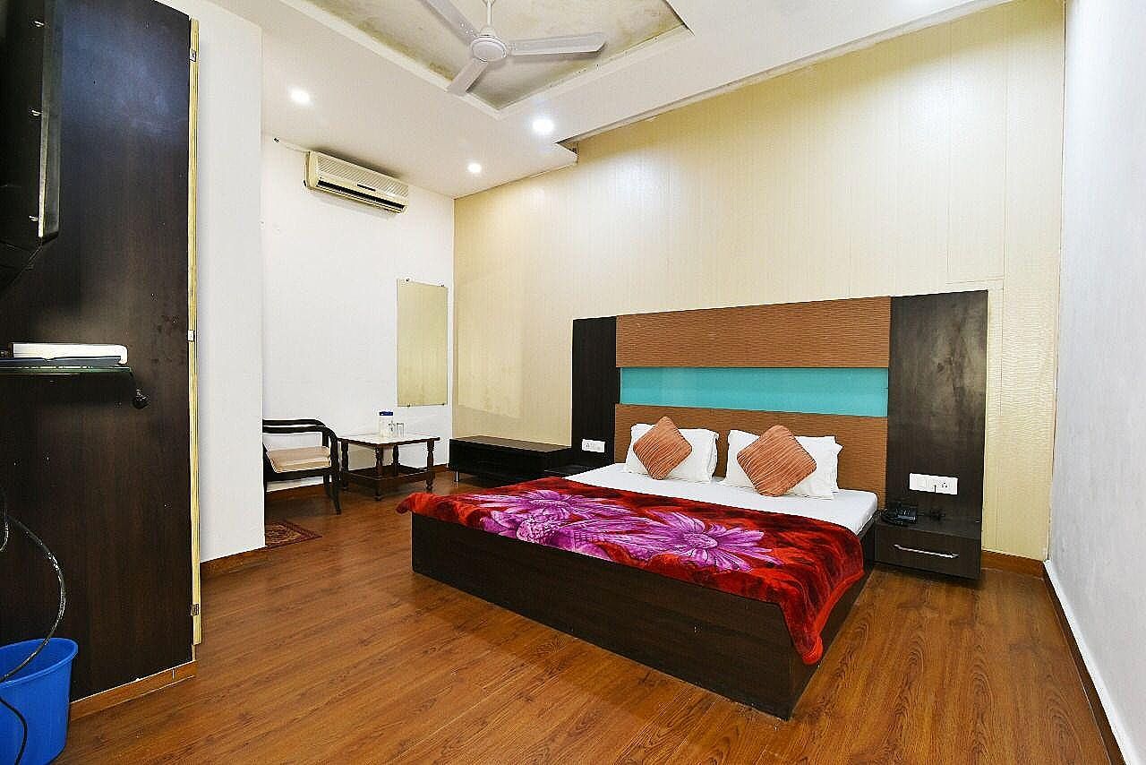 Hotel Queensland Deluxe Room 2