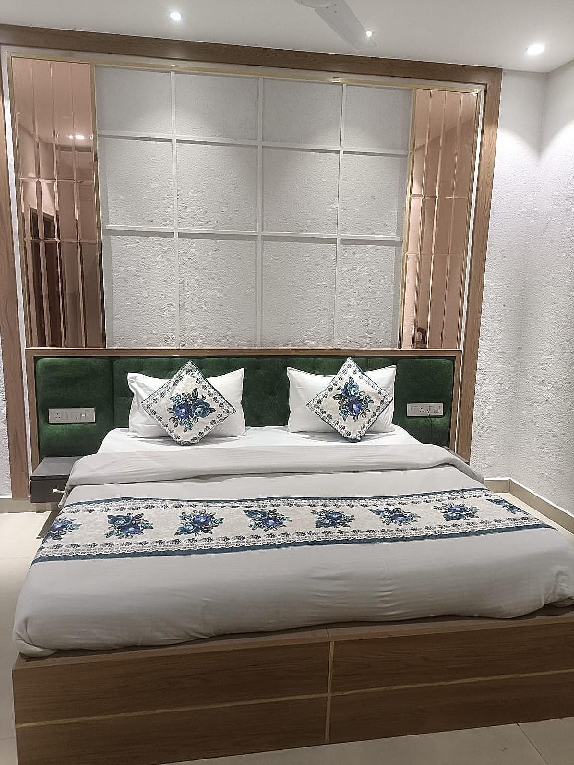 Hotel Queensland Deluxe Room 3