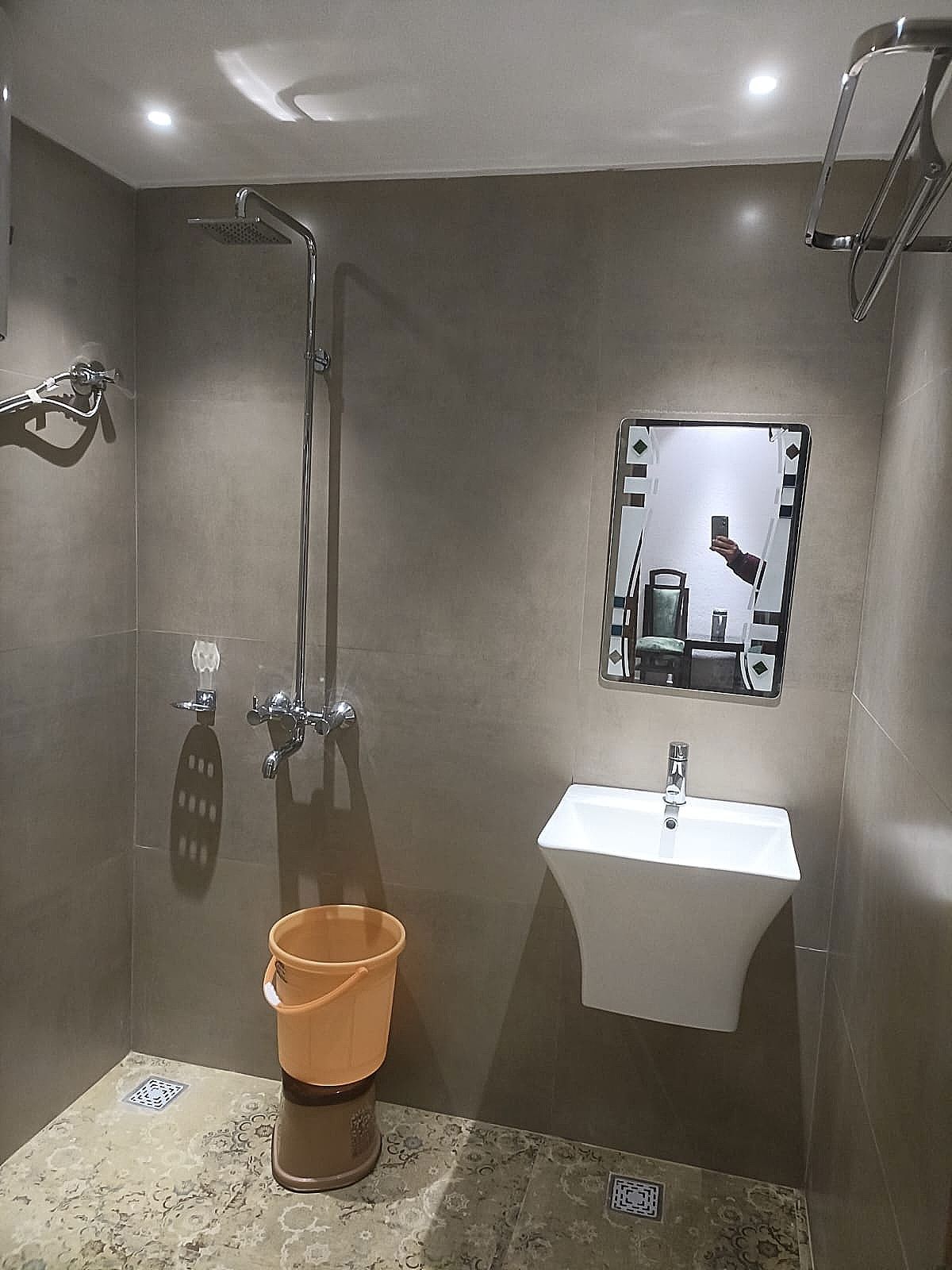 Hotel Queensland Deluxe Room 4