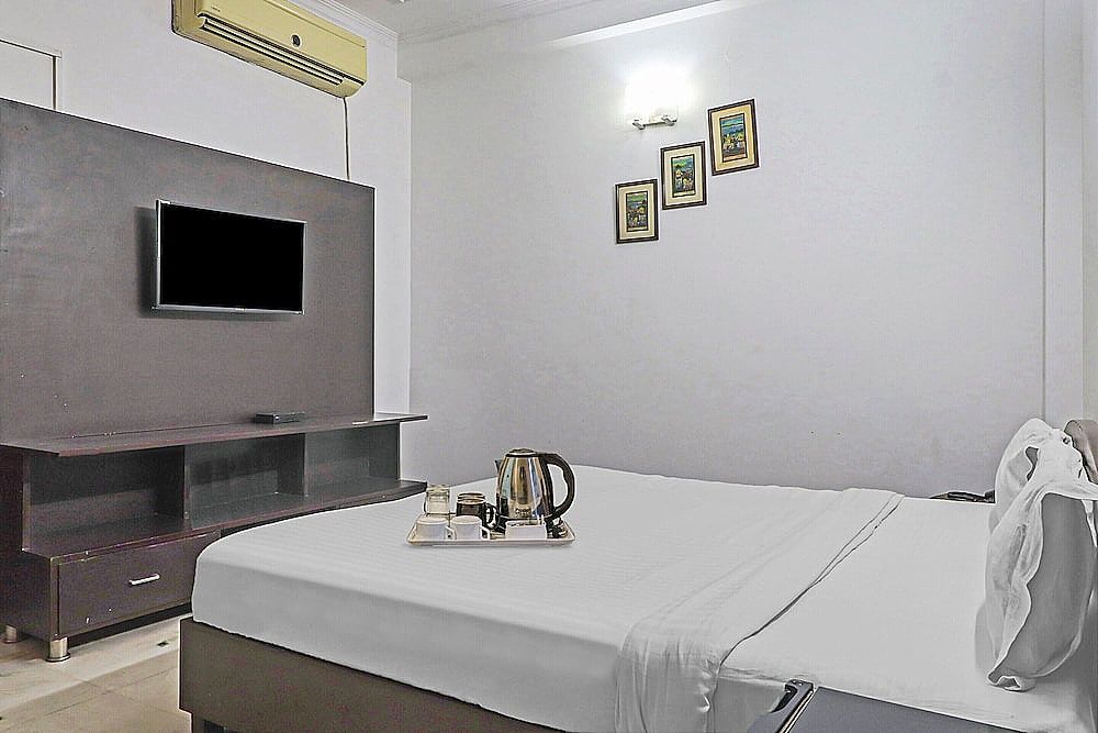 OYO 474 Hotel VM Residency Standard Double Room 4