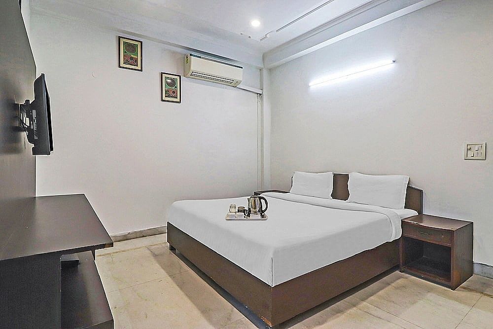 OYO 474 Hotel VM Residency Standard Double Room 3