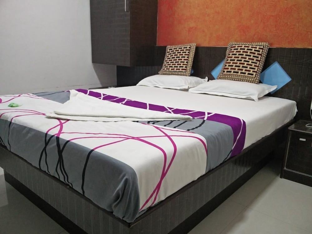 undefined OYO Hotel Sion Residency 5