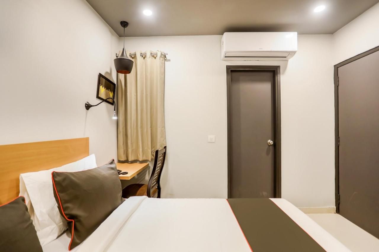 Super Collection O Le Noida Hotel Near Sector 76 Metro Station Classic Triple Room 3