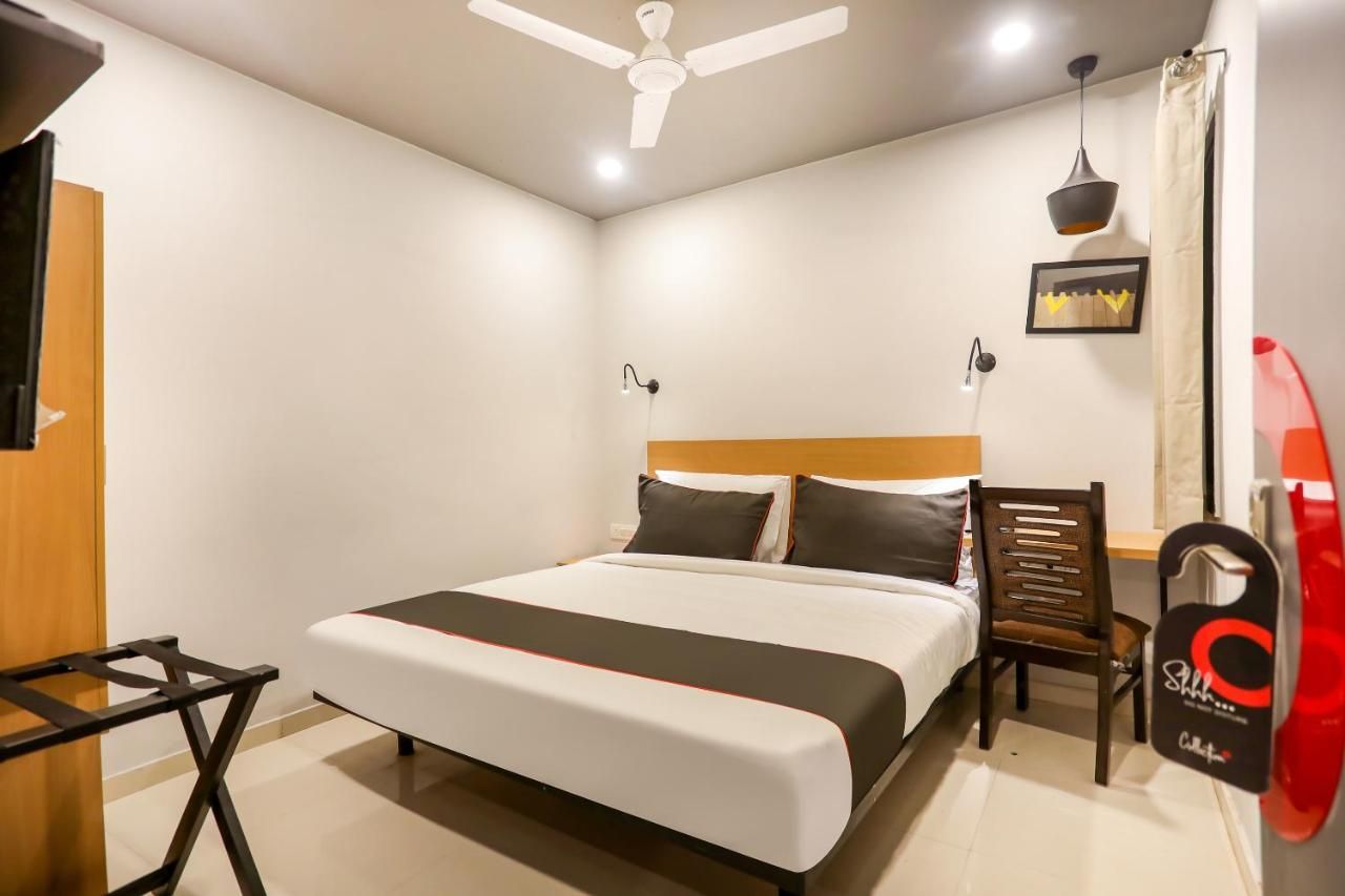Super Collection O Le Noida Hotel Near Sector 76 Metro Station Classic Triple Room