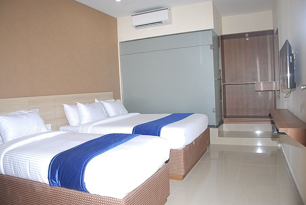 Ocean Suites Hotel Deluxe Room 7